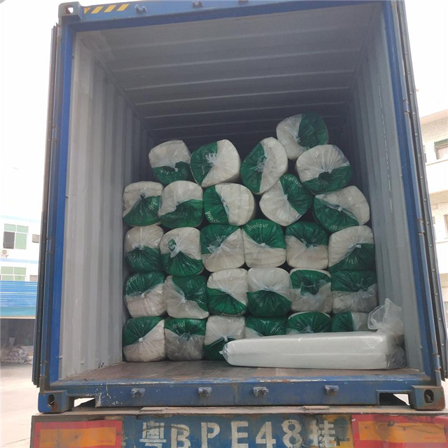 Полиэфирный утеплитель 008